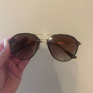 Brown Rayban!
